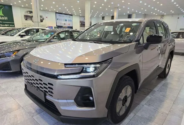 تويوتا · راف فور STANDARD 2026 للبيع في أبها — ممشى 12 كم