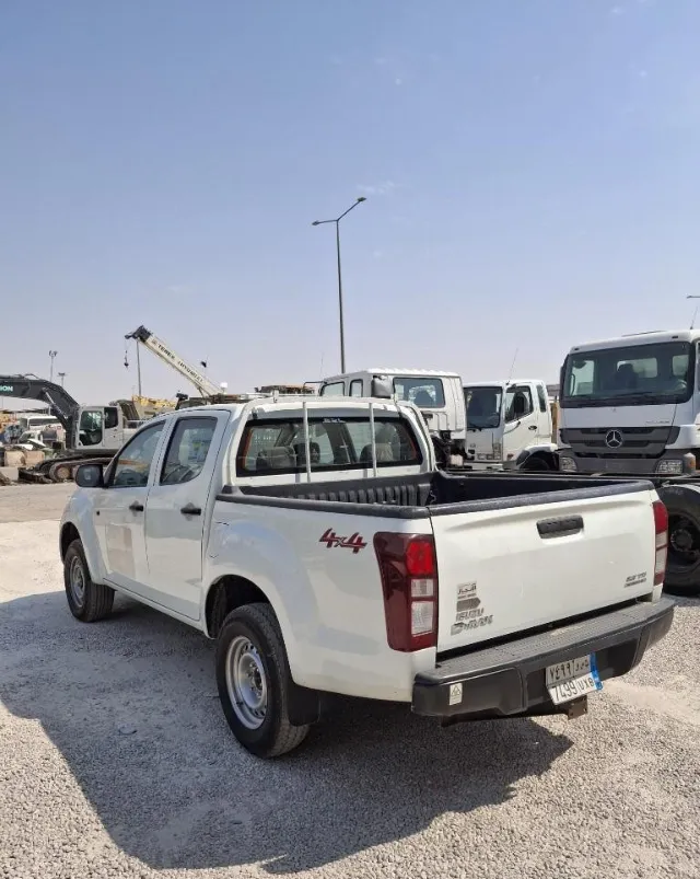 ايسوزو · دي ماكس 2023 للبيع في الرياض — ممشى 210,000 كم