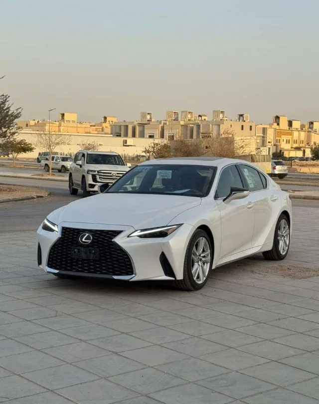 لكزس · اي اس آي STANDARD 2025 للبيع في الرياض