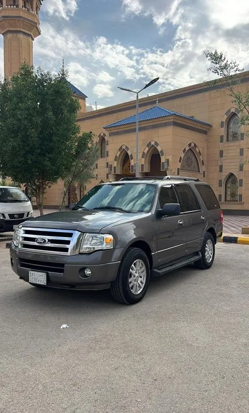 فورد · اكسبديشن 2014 للتنازل في الرياض — ممشى 98,000 كم