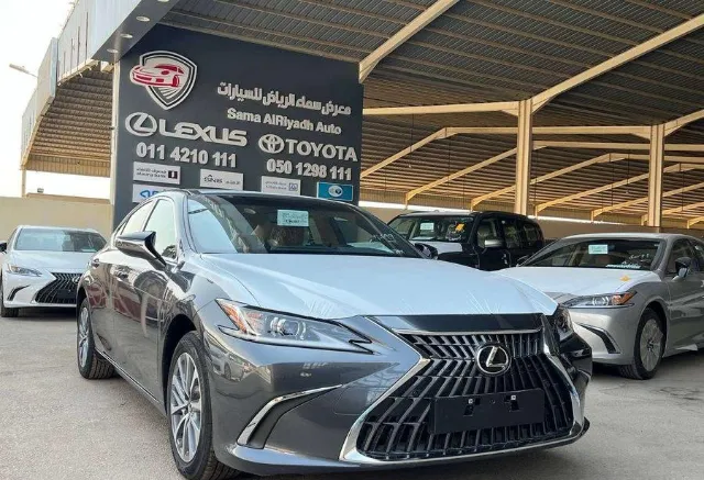 لكزس · اي اس 2025 للبيع في الرياض — ممشى 1 كم