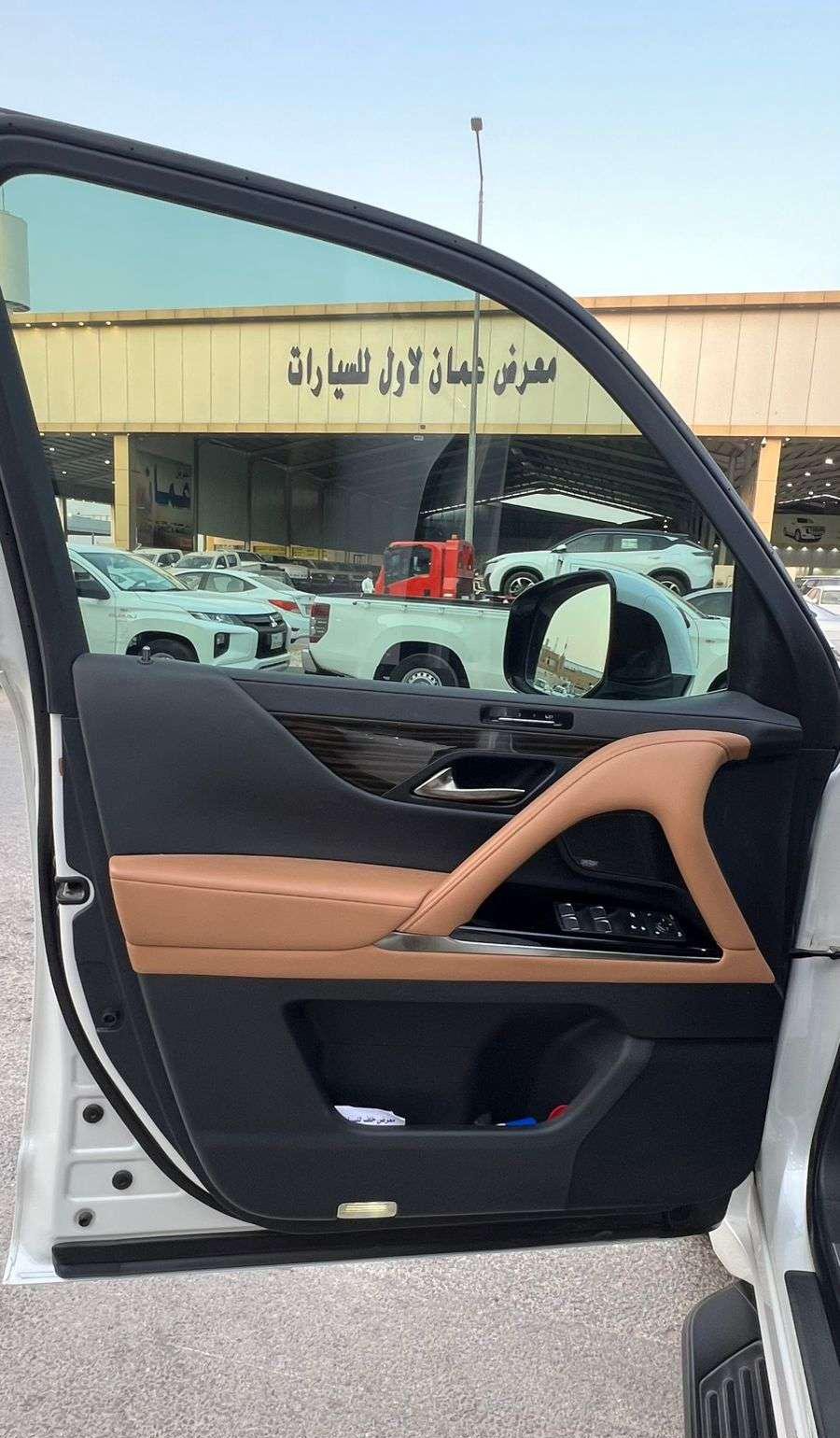لكزس LX600 موديل 2024 - معرض خلف للسيارات