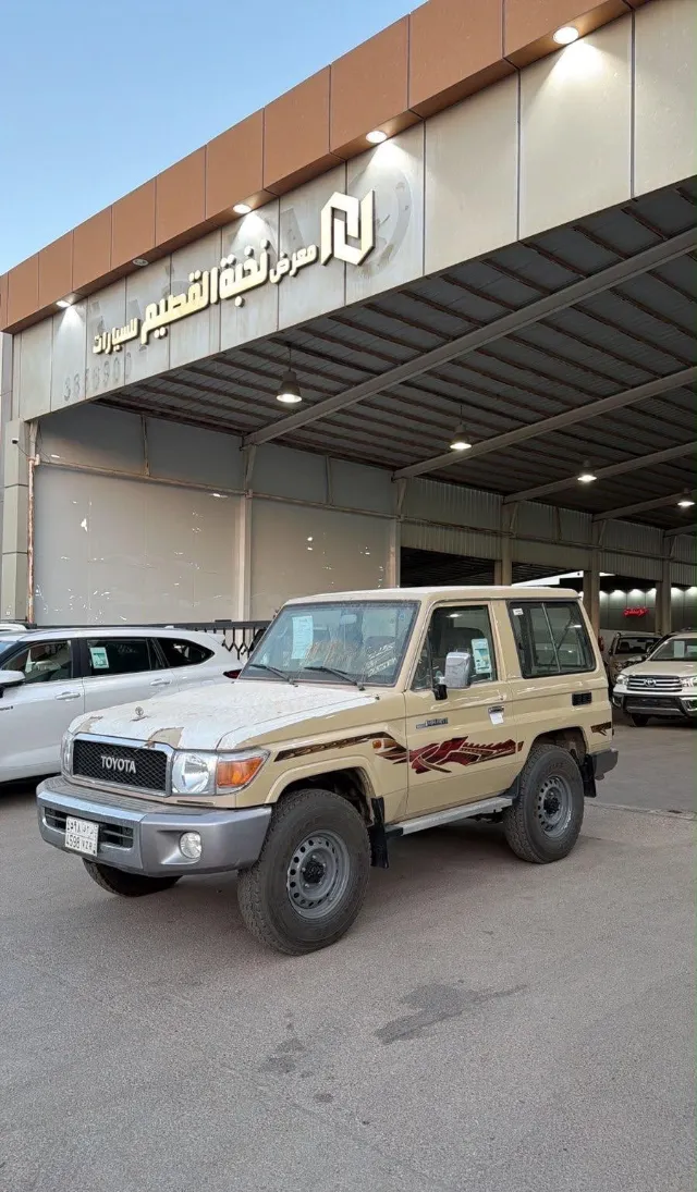 تويوتا · لاندكروزر 70 STANDARD 2023 للبيع في بريدة — ممشى 75,000 كم