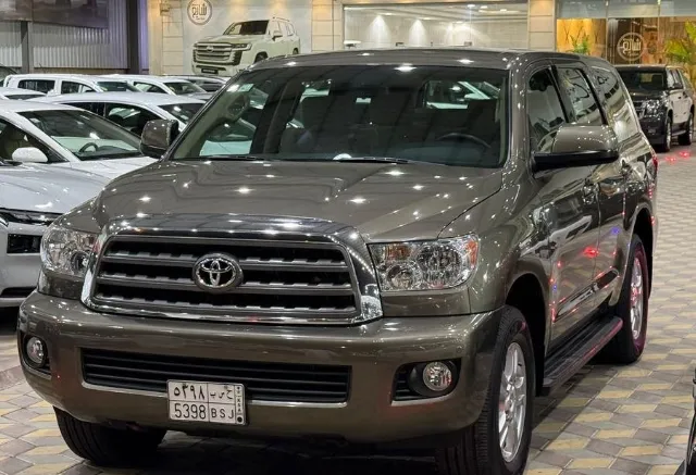 تويوتا · سيكويا 2014 للبيع في الرياض — ممشى 118,000 كم