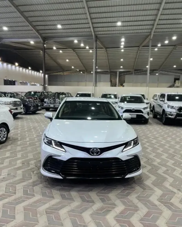تويوتا · كامري STANDARD 2024 للبيع في الرياض — ممشى 163,000 كم
