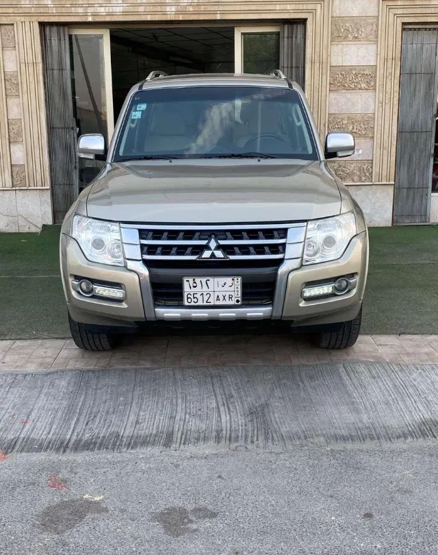 ميتسوبيشي باجيرو 2018 للبيع في القطيف — ممشى 177,000 كم