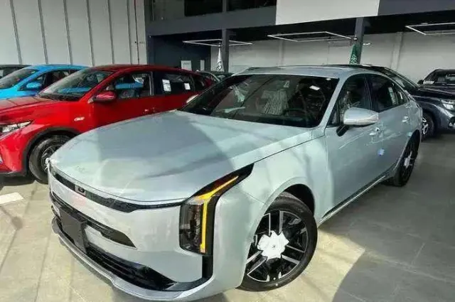 كيا · كي 8 STANDARD 2026 للبيع في الرياض