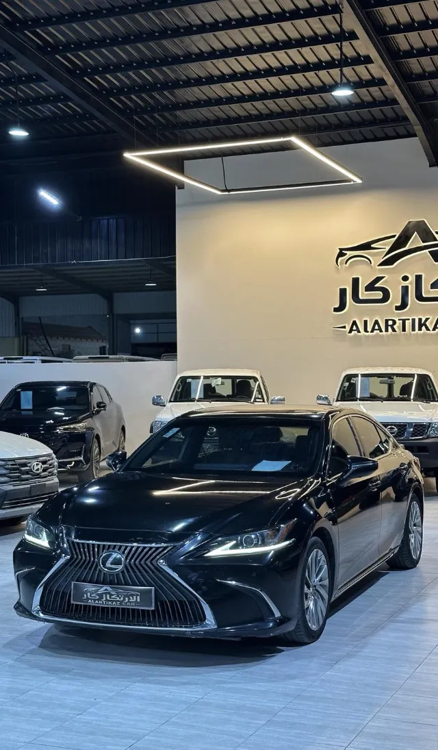 لكزس اي اس 350 2019 للبيع في بريدة — ممشى 192,000 كم