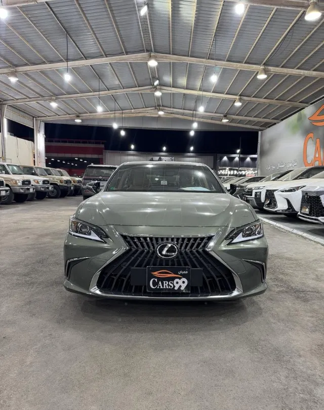 لكزس · اي اس STANDARD 2025 للبيع في الرياض — ممشى 178,000 كم