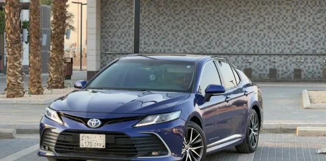 تويوتا كامري 2023 للبيع في الرياض — ممشى 172,000 كم