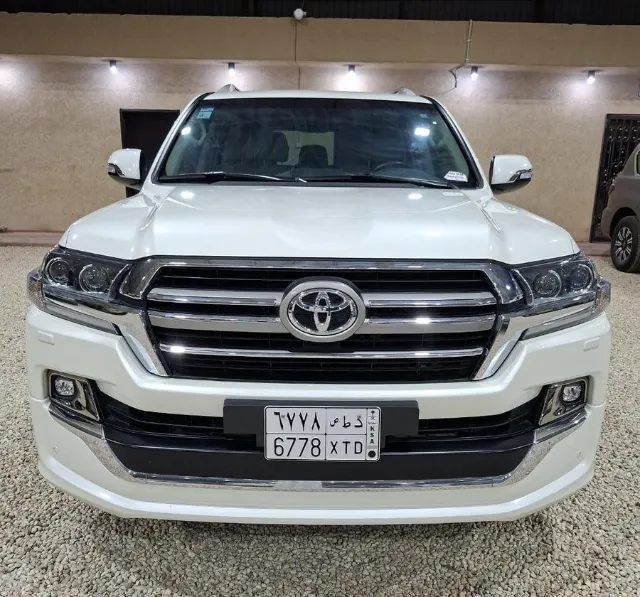 تويوتا · لاندكروزر 2019 للبيع في الرياض — ممشى 28,000 كم