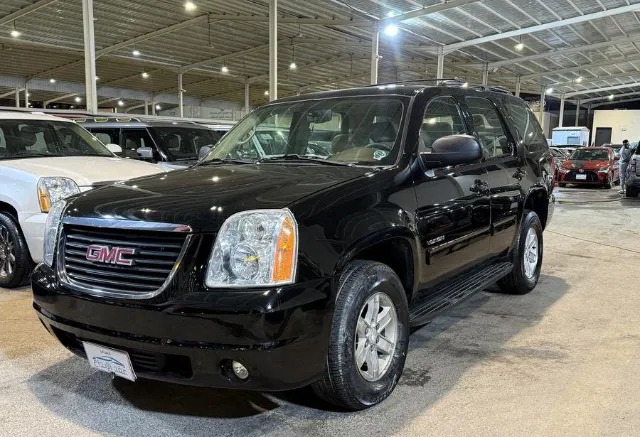 جمس يوكن 2013 للبيع في الرياض — ممشى 200,000 كم