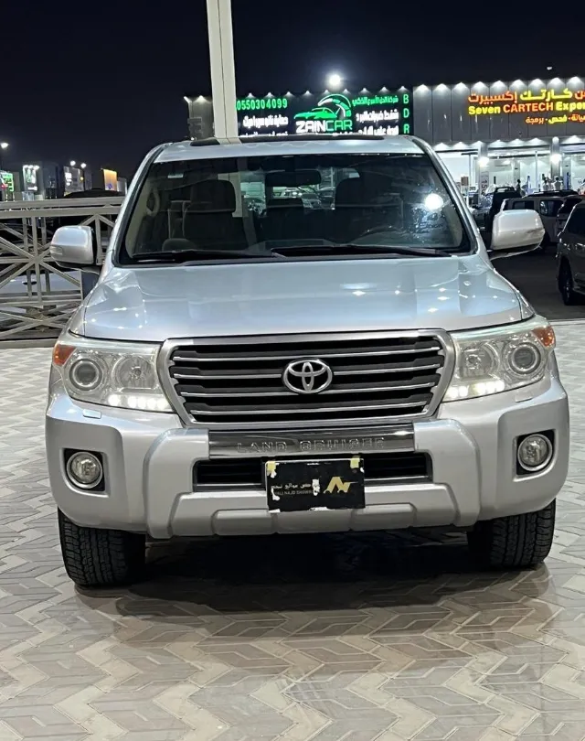 تويوتا لاندكروزر 2014 للبيع في الرياض — ممشى 300,000 كم
