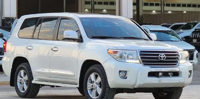 تويوتا لاندكروزر 2014 للبيع في الرياض — ممشى 267,000 كم