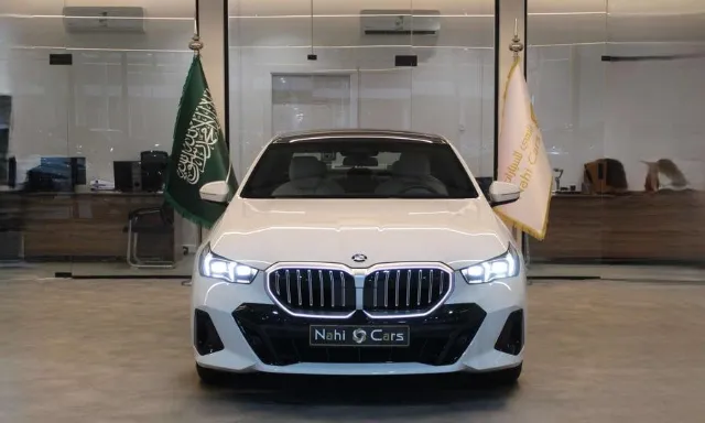 بي ام دبليو الفئة الخامسة 2025 للبيع في الرياض — ممشى 5,000 كم