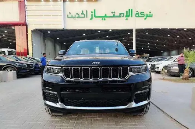 جيب جراند شيروكي STANDARD 2025 للبيع في الرياض