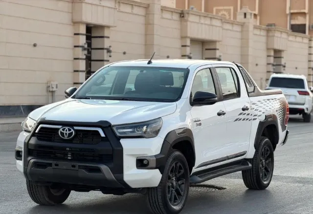 تويوتا هايلكس 2021 للبيع في الرياض — ممشى 290,000 كم