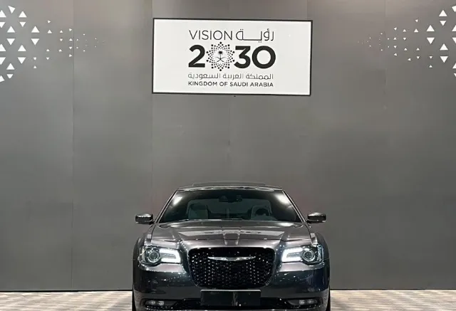 كرايسلر 300 سي 2019 للبيع في الرياض — ممشى 270,000 كم