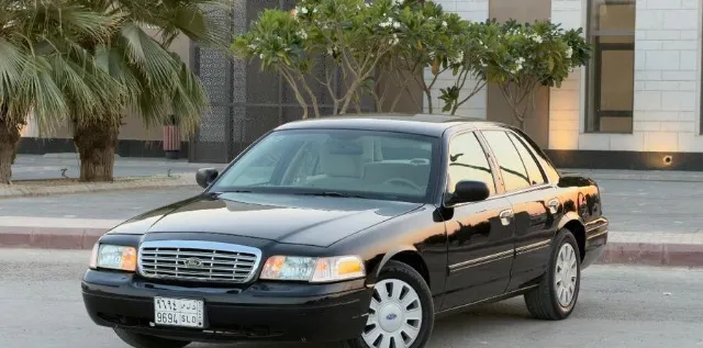 فورد كراون فكتوريا 2011 للبيع في الرياض — ممشى 140,000 كم
