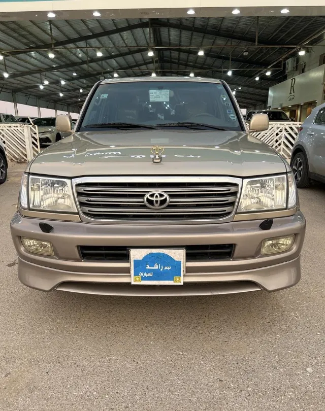 تويوتا لاندكروزر 2004 للبيع في حفر الباطن — ممشى 435,000 كم