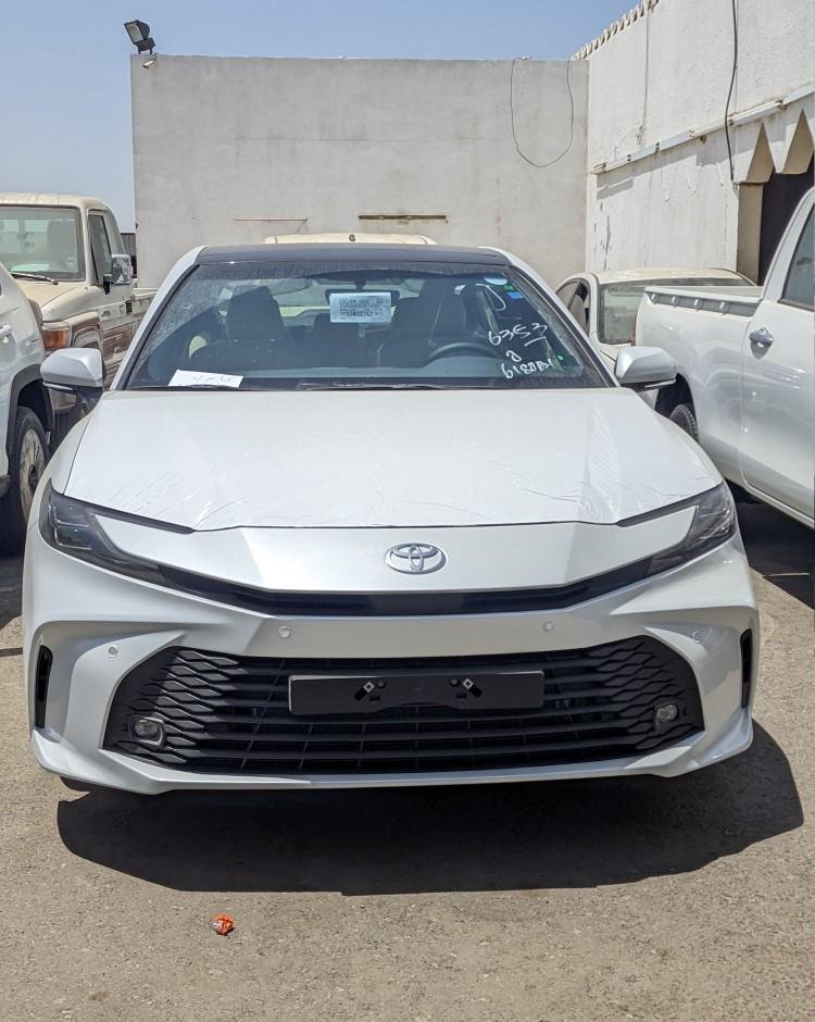 تويوتا كامري LE هايبرد 2025