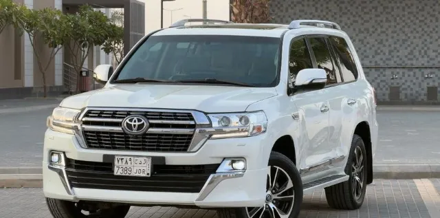 تويوتا لاندكروزر 2016 للبيع في الرياض — ممشى 316,000 كم
