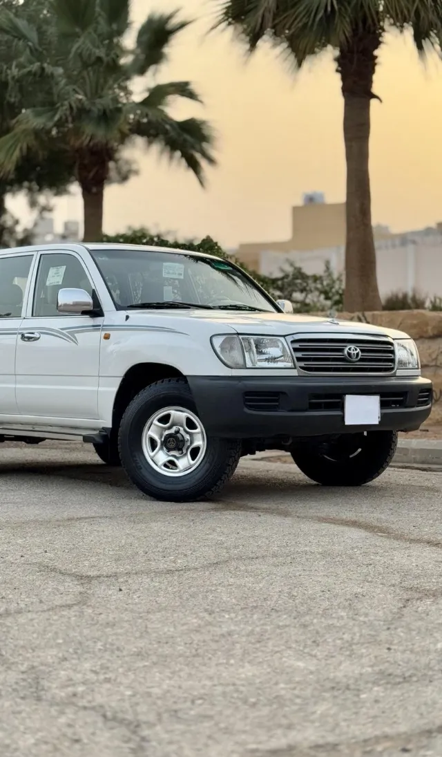 تويوتا · لاندكروزر 2003 للبيع في الرياض — ممشى 300,000 كم