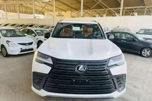 لكزس · ال اكس 600 2025 للبيع في الرياض — ممشى 10 كم