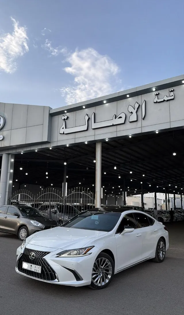 لكزس · اي اس 350 2025 للبيع في المدينة المنورة — ممشى 25,000 كم