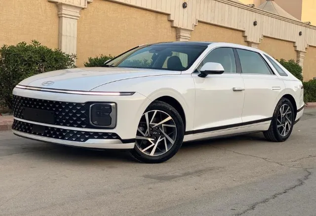 هيونداي · ازيرا 2023 للبيع في الرياض — ممشى 126,000 كم