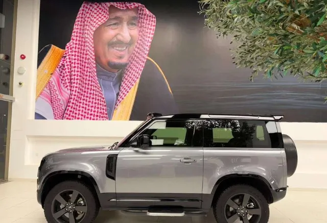 لاند روفر ديفندر 2023 للبيع في الرياض — ممشى 34,000 كم