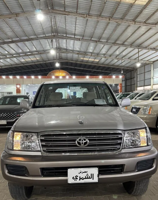 تويوتا لاندكروزر 2003 للبيع في حفر الباطن — ممشى 658,000 كم