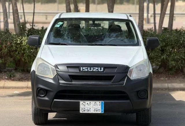 ايسوزو · دي ماكس 2022 عرض سابق في جدة — ممشى 290,000 كم