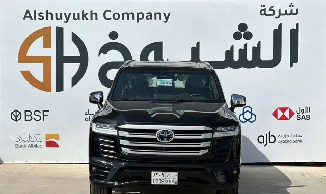 تويوتا · لاندكروزر 2025 عرض سابق في الرياض — ممشى 52,000 كم