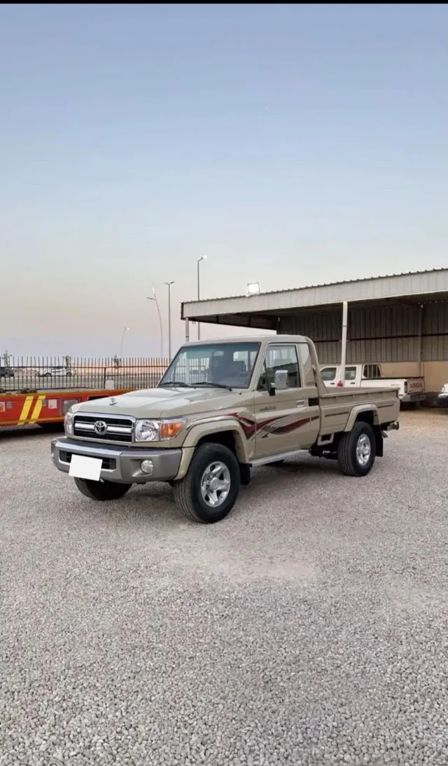 تويوتا · لاندكروزر 70 2008 للبيع في الرياض — ممشى 540,000 كم