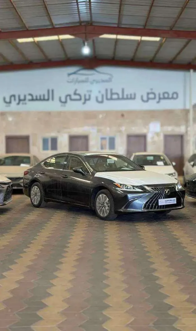 لكزس · اي اس STANDARD 2025 للبيع في حائل