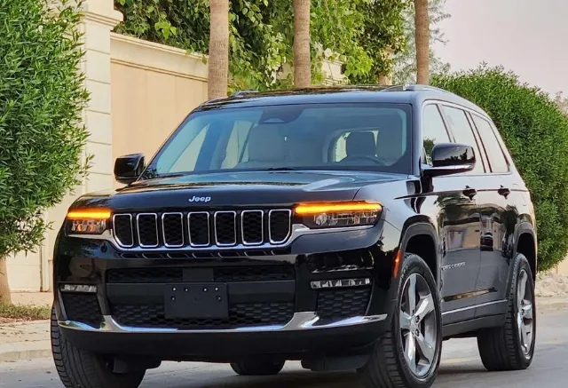 جيب · جراند شيروكي 2021 للبيع في الرياض — ممشى 117,000 كم