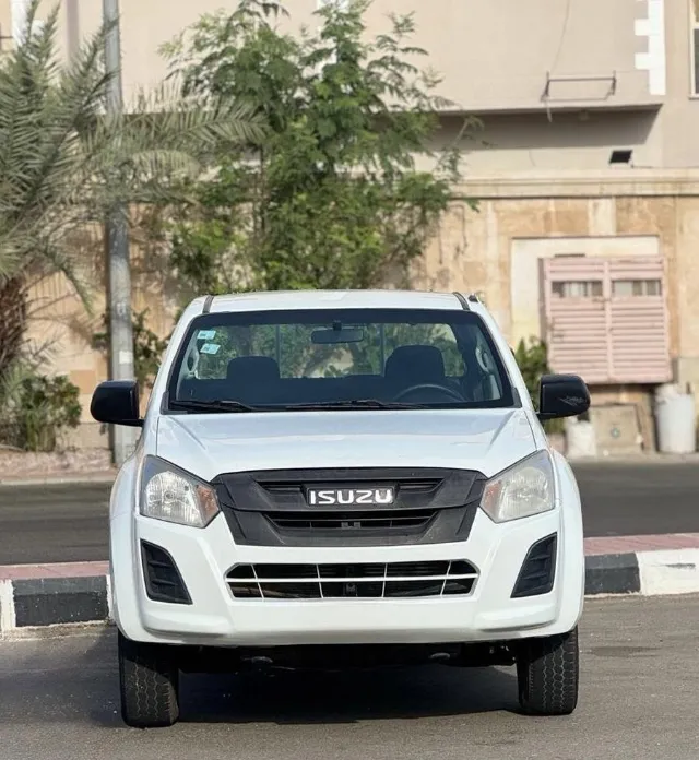 ايسوزو دي ماكس 2019 للبيع في جدة — ممشى 370,000 كم