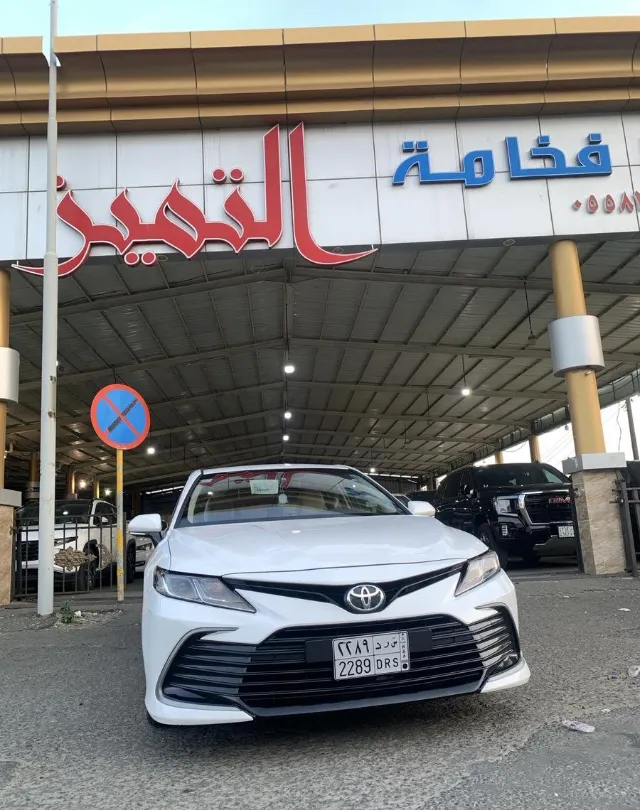 تويوتا · كامري STANDARD 2024 للبيع في أبها — ممشى 127,000 كم