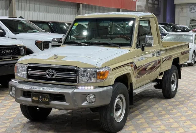 تويوتا لاندكروزر 70 2014 للبيع في الرياض — ممشى 130,000 كم