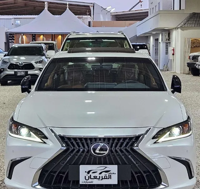 لكزس اي اس 350 2025 للبيع في بريدة — ممشى 27,000 كم