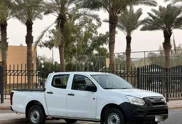 ايسوزو · دي ماكس 2020 للتنازل في الرياض — ممشى 323,000 كم