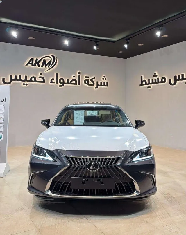 لكزس اي اس 2025 للبيع في خميس مشيط