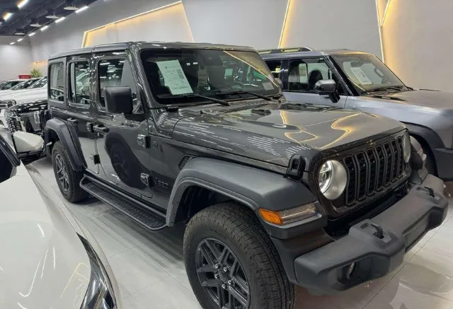 جيب رانجلر STANDARD 2025 للبيع في الرياض