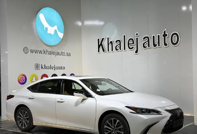 لكزس · اي اس 2025 للبيع في جدة — ممشى 24 كم