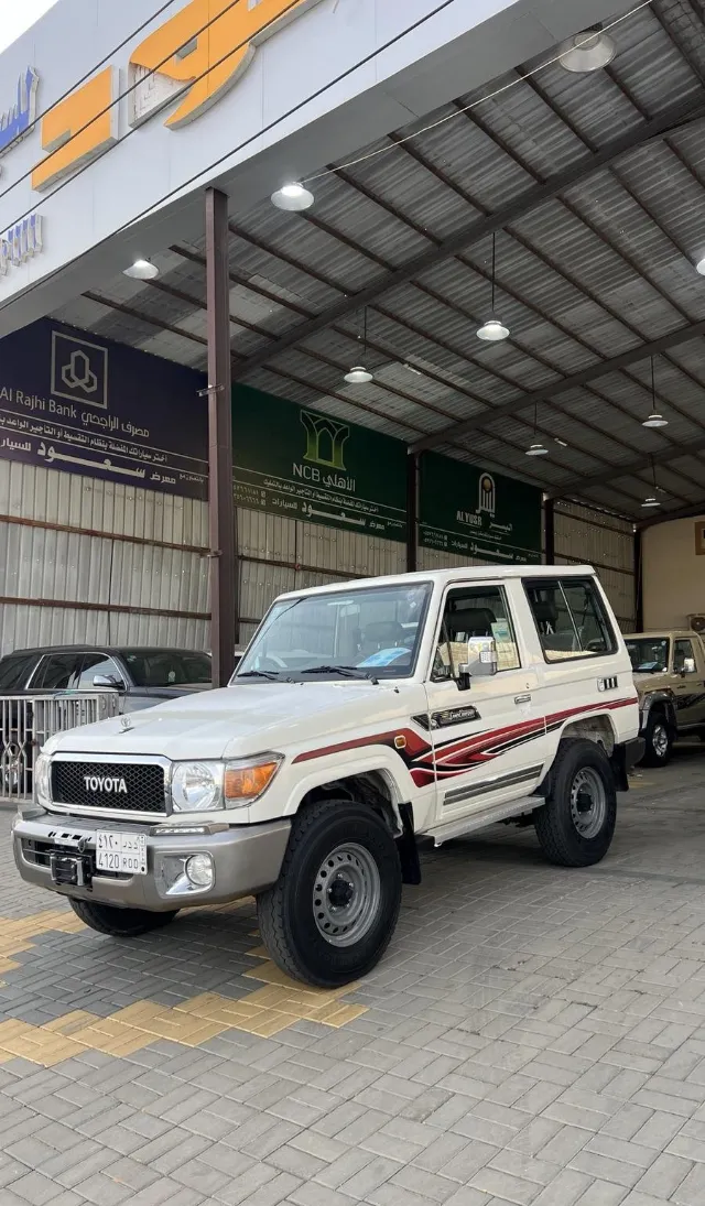 تويوتا · لاندكروزر 70 2020 للبيع في أبها — ممشى 76,000 كم