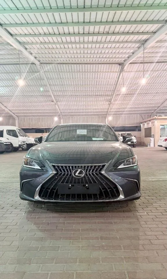 لكزس · اي اس STANDARD 2025 للبيع في الرياض — ممشى 0 كم