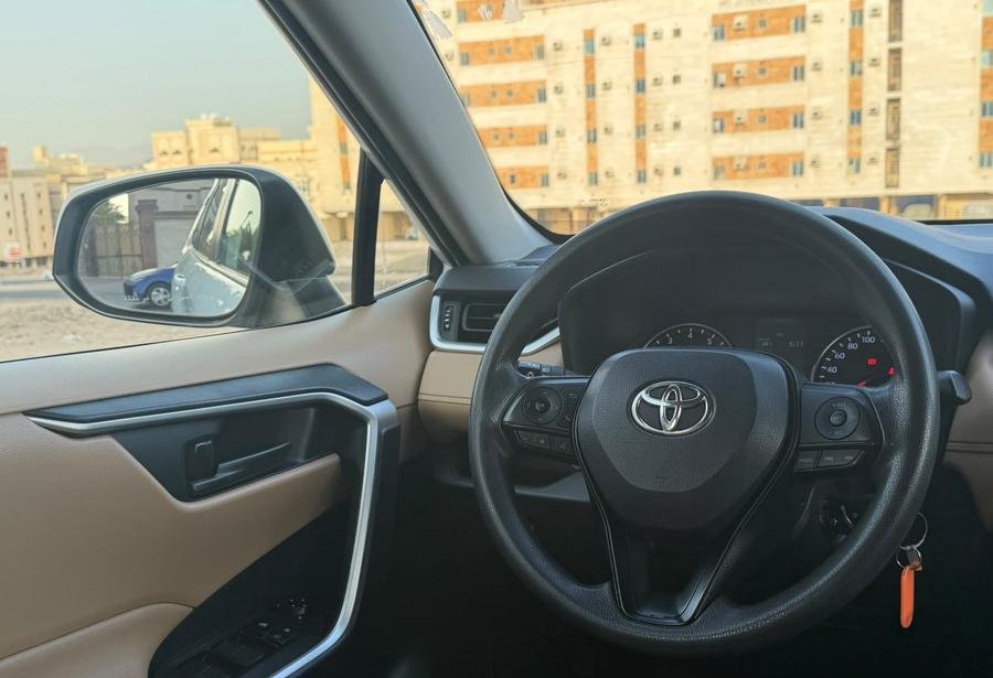 تويوتا راف فور الموديل 2023 السعر 83000