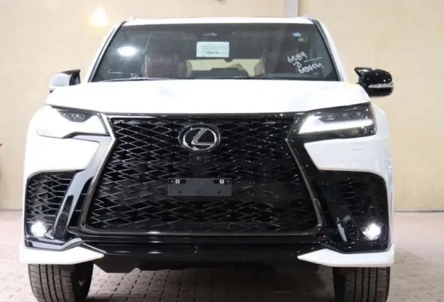لكزس ال اكس 2025 للبيع في محايل عسير — ممشى 12,000 كم
