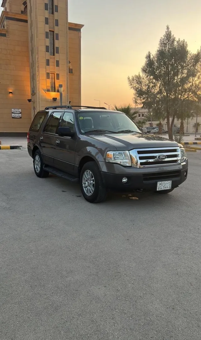 فورد · اكسبديشن 2013 للتنازل في الرياض — ممشى 120,000 كم